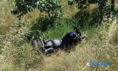 Sbalzato nella scarpata dopo lo scontro con un'auto: ferito motociclista di 60 anni a Spoltore